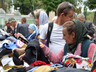 Акция «Одевай-ка!»: более двухсот бездомных получили помощь