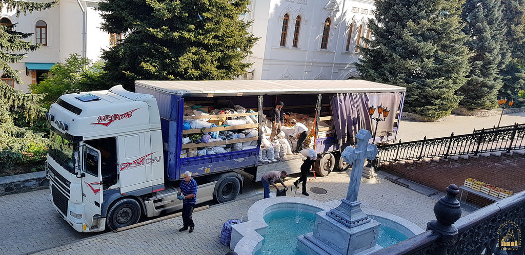 Родина православних вінничан доставила свій 15-й гуманітарний вантаж у Святогірську Лавру