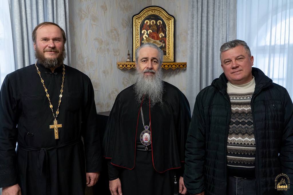 У Святогірську лавру доставили 10 тонн гуманітарної допомоги від Київської єпархії та 35 тонн вугілля для скиту в Адамівці