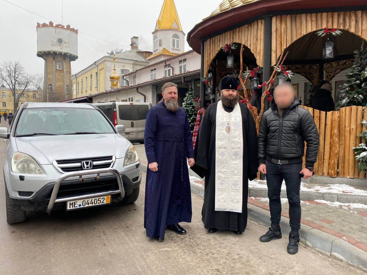 Рівненська єпархія УПЦ передала автомобіль для військових у Бахмут