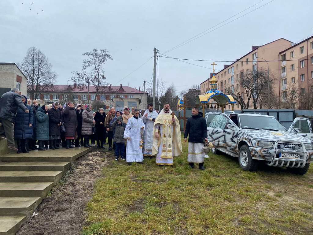 Свято-Миколаївська громада Луцька придбала авто для волинського захисника