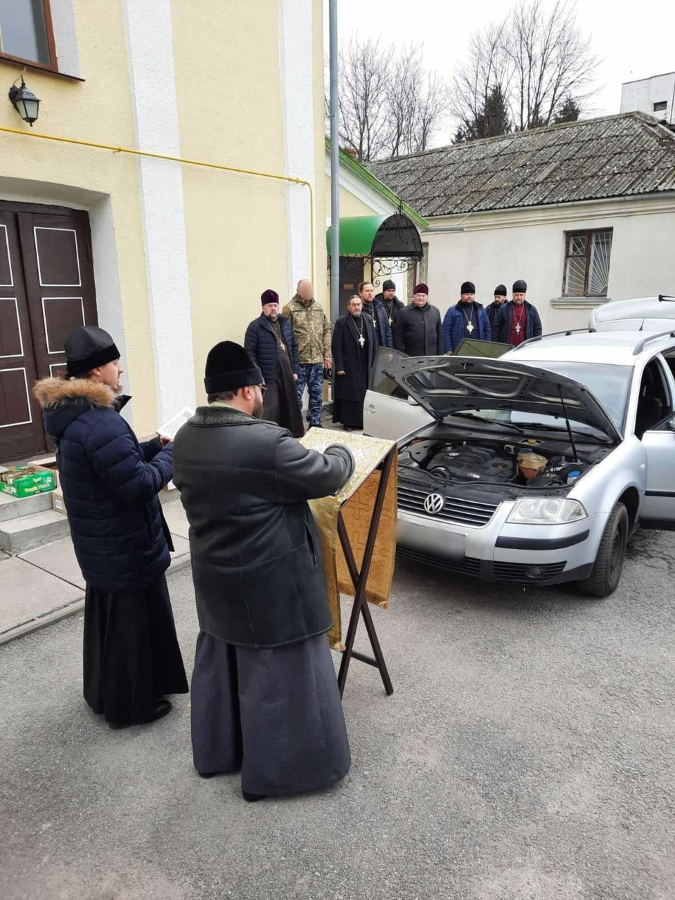 Вінницька єпархія передала авто для ЗСУ