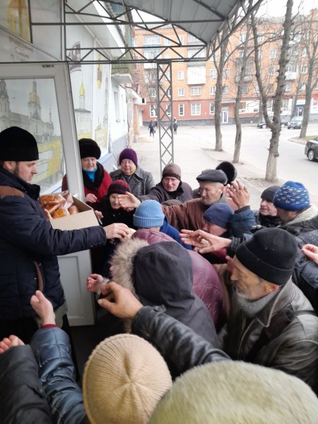 Олександрійська єпархія УПЦ допомагає переселенцям та нужденним