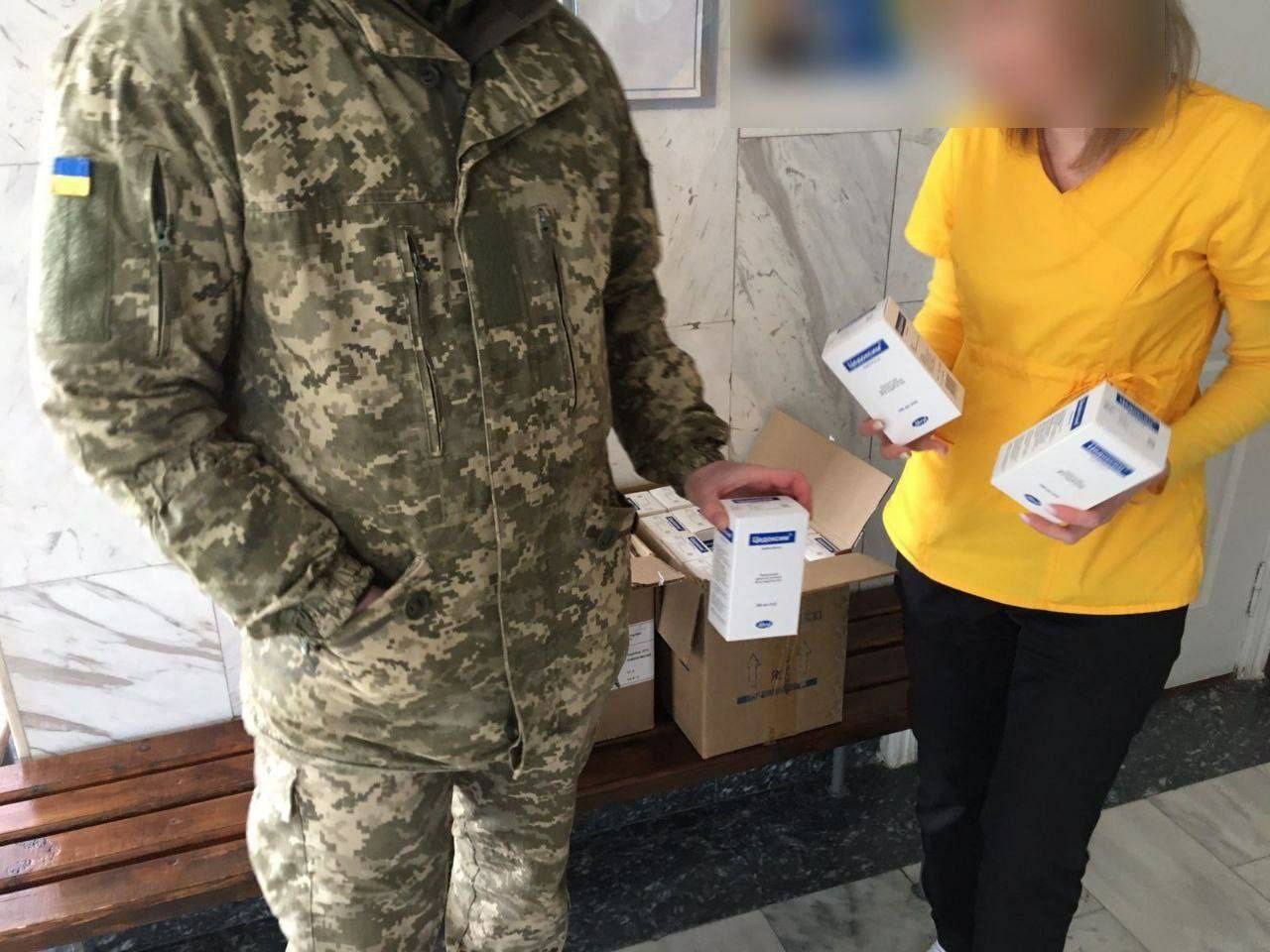Місія Милосердя передала медикаменти на передову