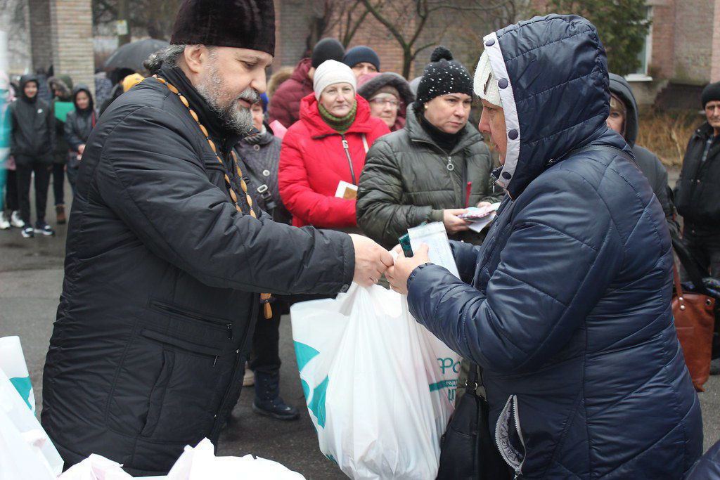 У столиці православні волонтери підтримали 150 родин переселенців