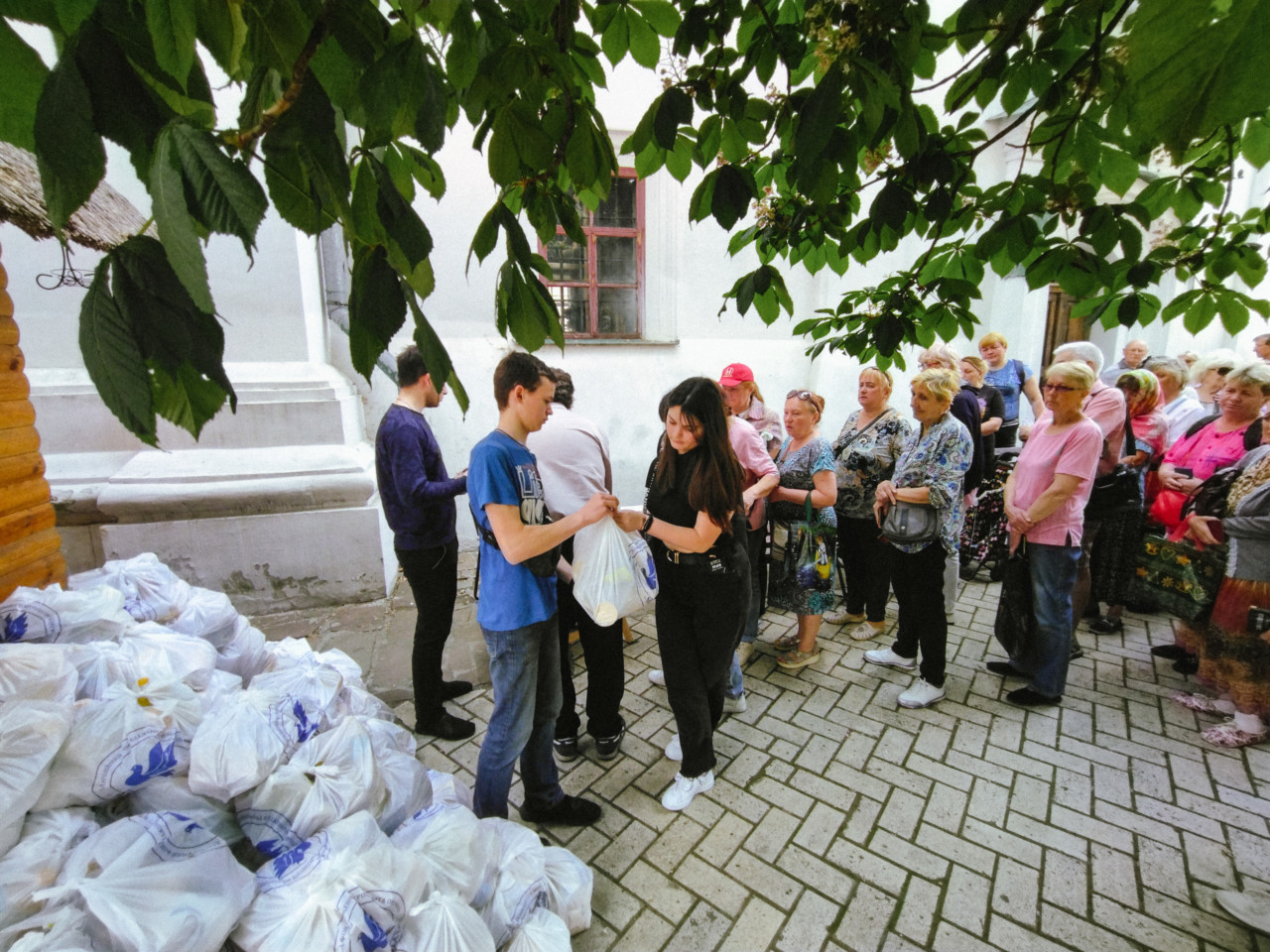 Місія Милосердя: Гуманітарні набори для сімей переселенців