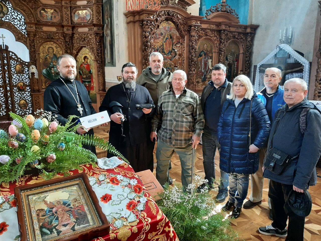 Прихожани Афганського храму столиці передали тепловізор для ЗСУ