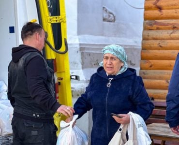 У Києві 100 родин переселенців отримали продуктові набори від Соціального відділу УПЦ