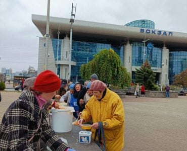 У Києві працівники Соціального відділу УПЦ провели благодійний обід для 150 безхатченків та малозабезпечених