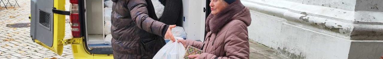У Києві 100 родин переселенців отримали продуктові набори від Соціального відділу УПЦ