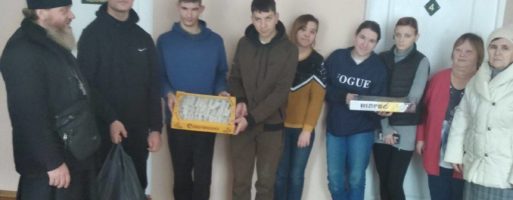 У Ніжинській єпархії священник УПЦ з різдвяними подарунками відвідав дітей-сиріт