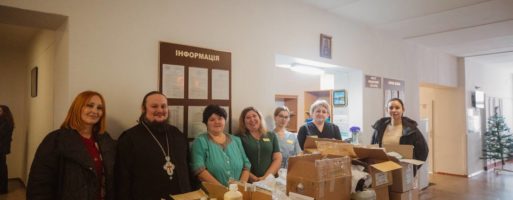 Хмельницька єпархія передала ентеральне харчування для пораненого воїна-захисника України