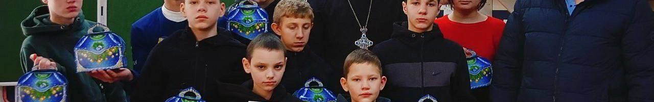 На Різдвяні свята у Ніжинській єпархії УПЦ привітали людей поважного віку, батьків полеглих воїнів, дітей з інвалідністю та вихованців школи-інтернату