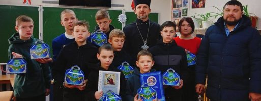 На Різдвяні свята у Ніжинській єпархії УПЦ привітали людей поважного віку, батьків полеглих воїнів, дітей з інвалідністю та вихованців школи-інтернату
