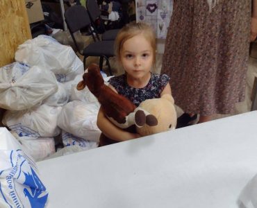 У Києві Соціальний відділ УПЦ передав гуманітарні набори 100 родинам вимушених переселенців
