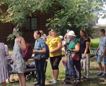 Соціальний відділ УПЦ передав гуманітарні набори 100 родинам переселенців у Києві