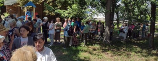 Соціальний відділ УПЦ у Києві передав гуманітарні набори 100 родинам переселенців