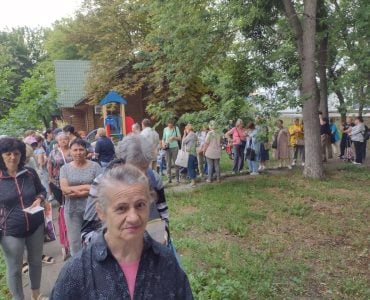 Соціальний відділ УПЦ передав гуманітарну допомогу 100 родинам переселенців