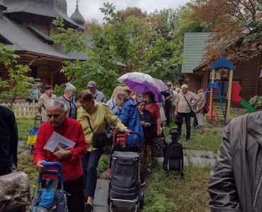 Соціальний відділ УПЦ у Києві надав гуманітарну допомогу 100 родинам переселенців