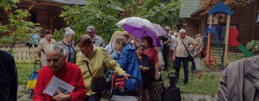 Соціальний відділ УПЦ у Києві надав гуманітарну допомогу 100 родинам переселенців