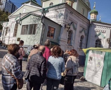 У столиці Соціальний відділ УПЦ надав гуманітарну допомогу 100 родинам вимушених переселенців